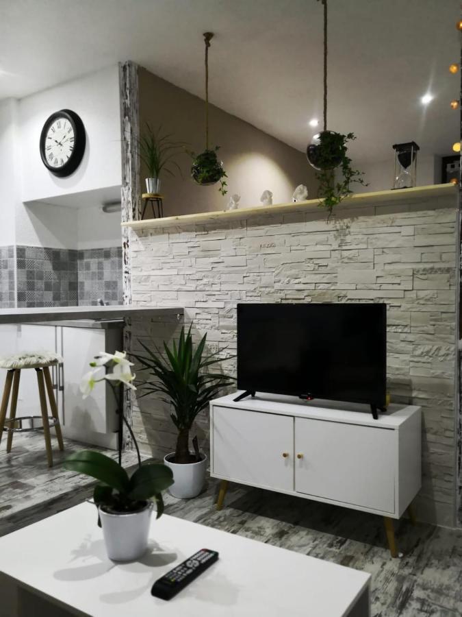 Studio Zen Et Cosy, Neuf En Pleine Ville Saint-Claude Eksteriør billede
