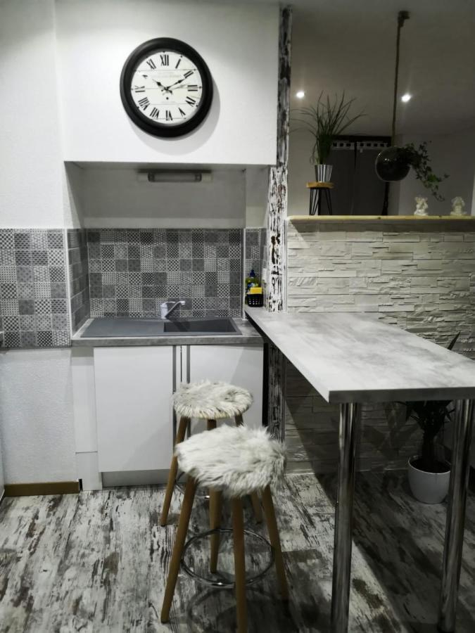Studio Zen Et Cosy, Neuf En Pleine Ville Saint-Claude Eksteriør billede